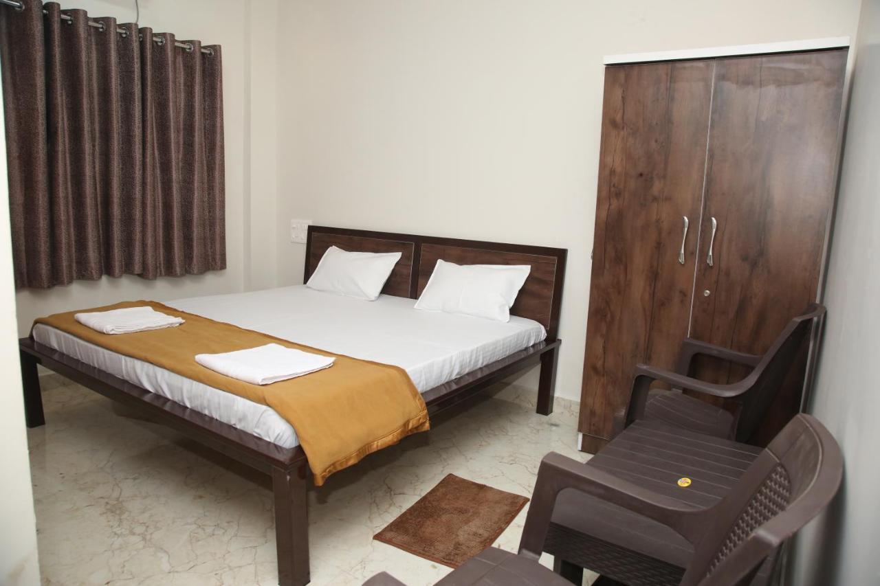 Hotel Madhusudan Executive Колхапур Экстерьер фото