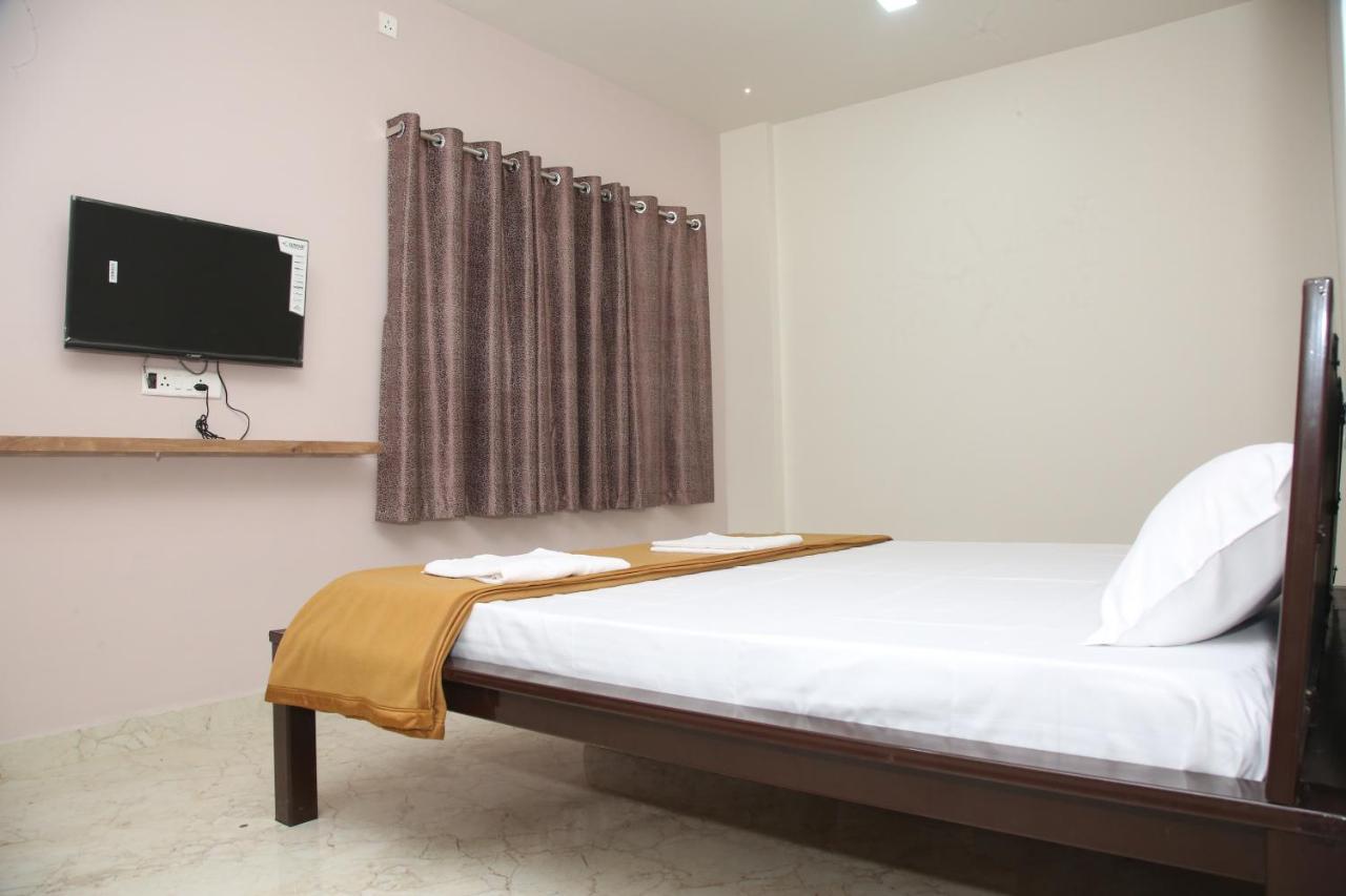 Hotel Madhusudan Executive Колхапур Экстерьер фото